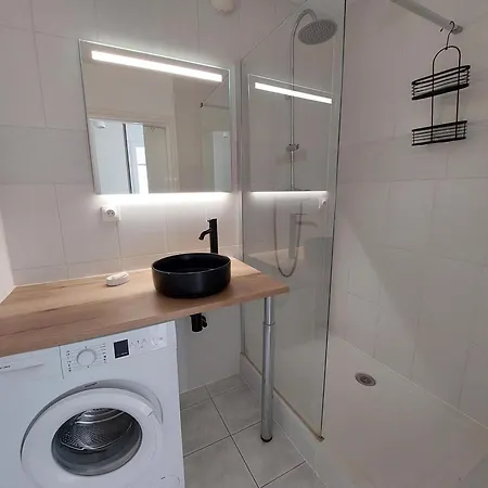 Apartamento T2 Rénové Au Cœur De - Fr-1-550-96 *